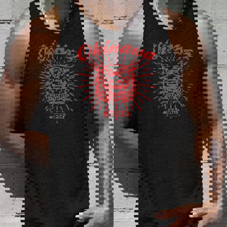 沖縄 那覇 伝統 シーサー ガーディアン ライオン 日本神話 タンクトップ 彼への贈り物