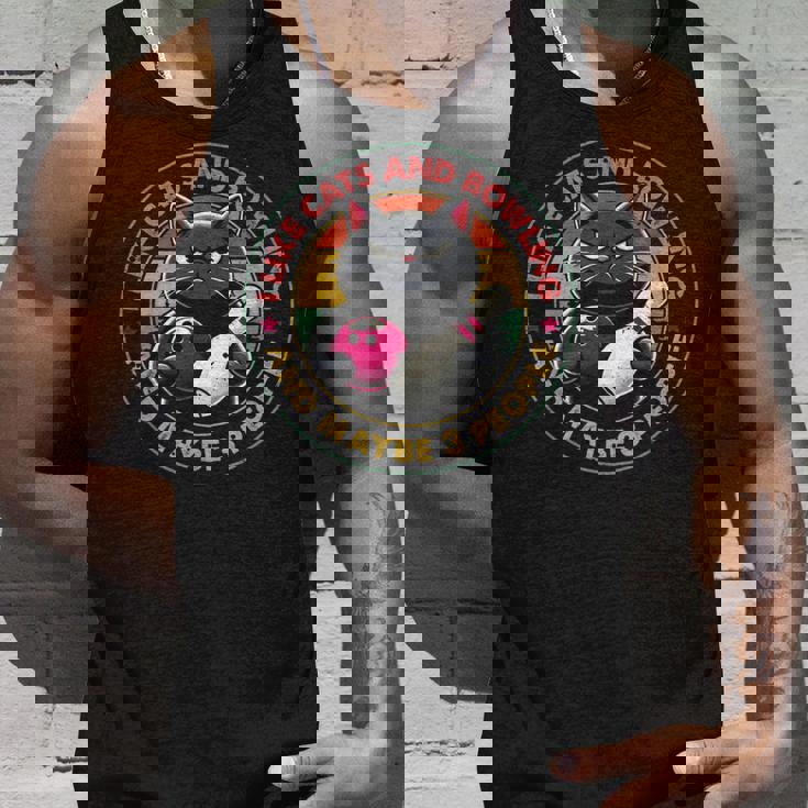 私は猫とボーリングが好きで、多分3人で面白い猫愛好家です タンクトップ 彼への贈り物