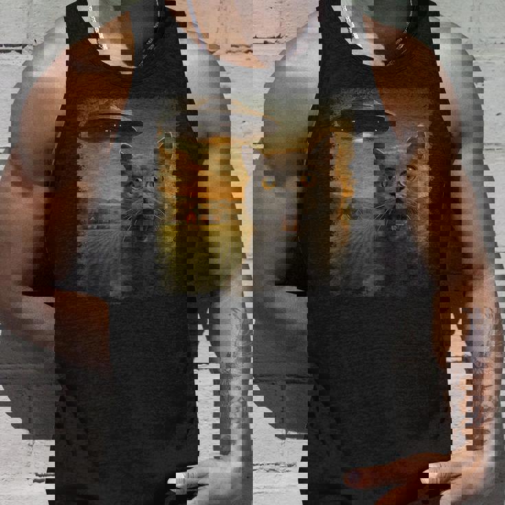 苦悩するブリティッシュショートヘアの猫 Ufo セルフィー 侵略 エイリアン タンクトップ 彼への贈り物