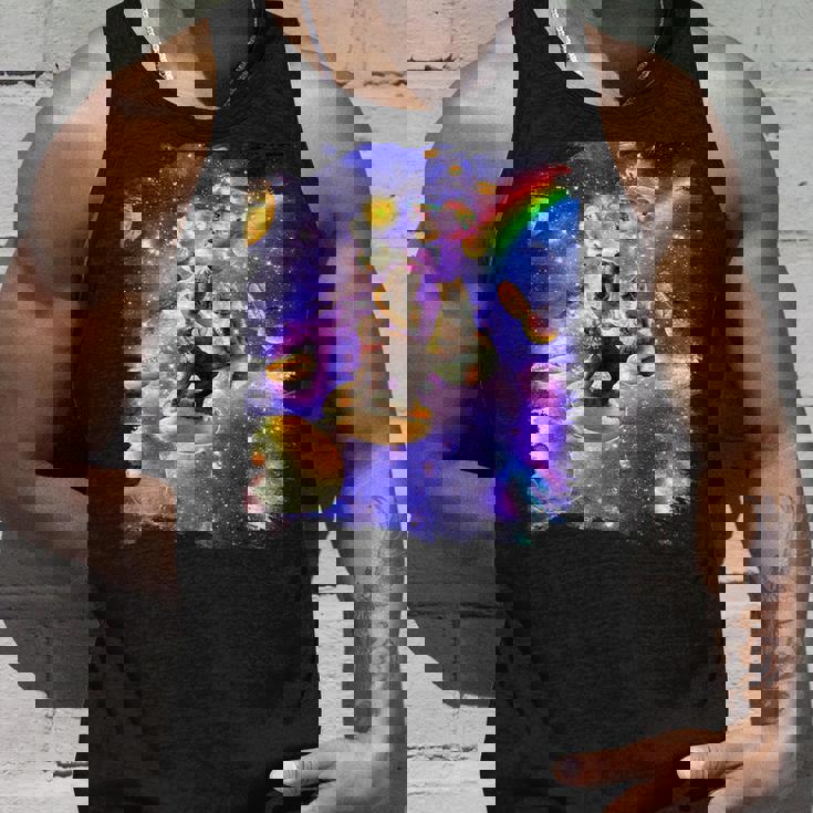 虹銀河のホットドッグに乗る宇宙の猫 タンクトップ 彼への贈り物