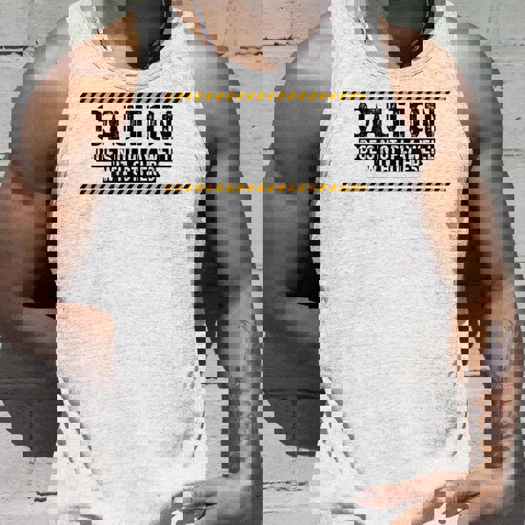 Caution Does Not Play Well With Others タンクトップ 彼への贈り物