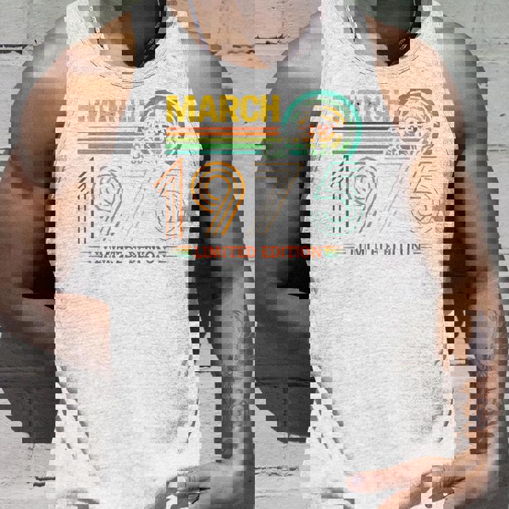 On Back- 1975年3月の誕生日 限定版 ヴィンテージ 51歳 タンクトップ 彼への贈り物