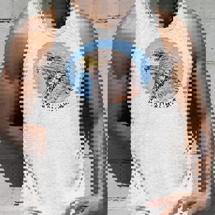 ハリスホークはベイウィングダスキーまたはウルフホークスとも呼ばれています。 タンクトップ 彼への贈り物