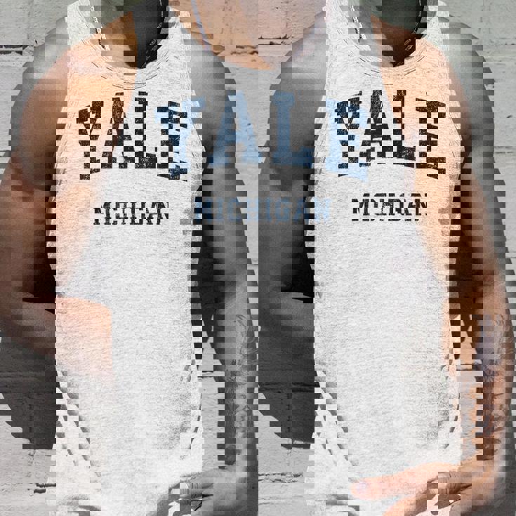 ミシガン州イェールミシガン州ヴィンテージアスレチックスポーツデザイン タンクトップ 彼への贈り物