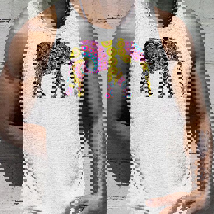 象のシルエット、かわいいボヘミアンデザイン。 タンクトップ 彼への贈り物