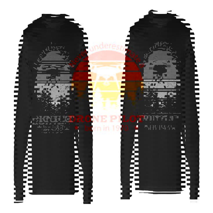 1970 年生まれのドローンパイロット、誕生日、クワドロコプター・ドローン 長袖Tシャツ