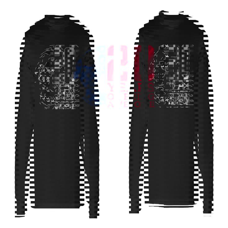 20 Years Of Being Awesome サッカー サッカー 20歳 誕生日 長袖Tシャツ