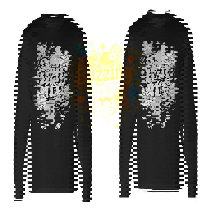 Buzzing Into 4 かわいい蜂 4歳の誕生日パーティーデザイン 長袖Tシャツ