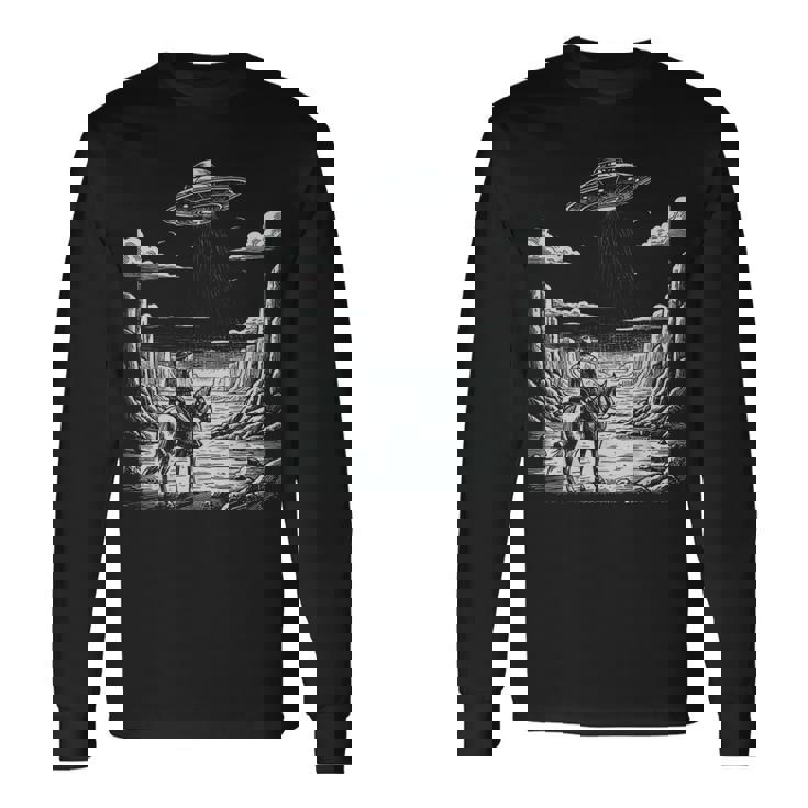 Lone Cowboy Watching Ufo 空飛ぶ円盤 キャニオン 長袖Tシャツ
