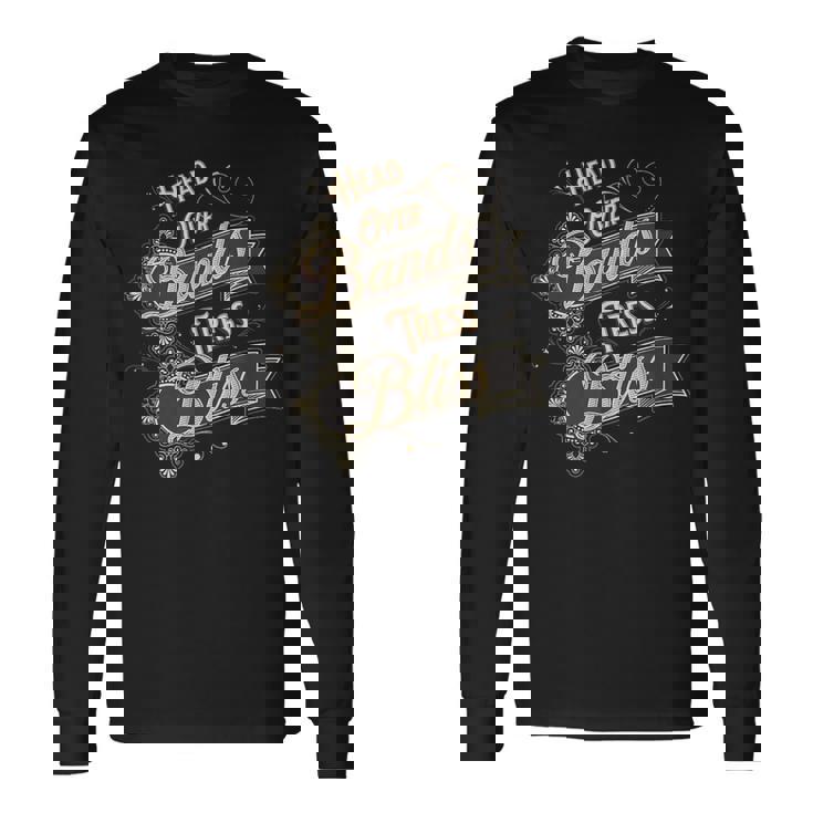 バンドと髪のユーモアで魅せるスタイル表現 長袖Tシャツ