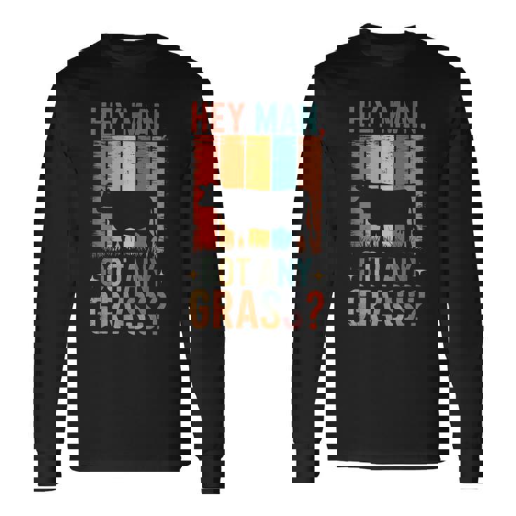 草を求めるレトロの面白い牛 農場のユーモアスタイル 長袖Tシャツ