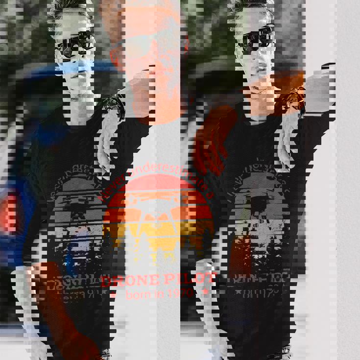 1970 年生まれのドローンパイロット、誕生日、クワドロコプター・ドローン 長袖Tシャツ 彼への贈り物