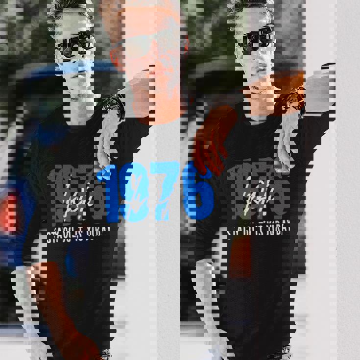 1976 誕生日 五十路祝い 50歳 大人の節目 クールでシンプルな数字デザイン 長袖Tシャツ 彼への贈り物