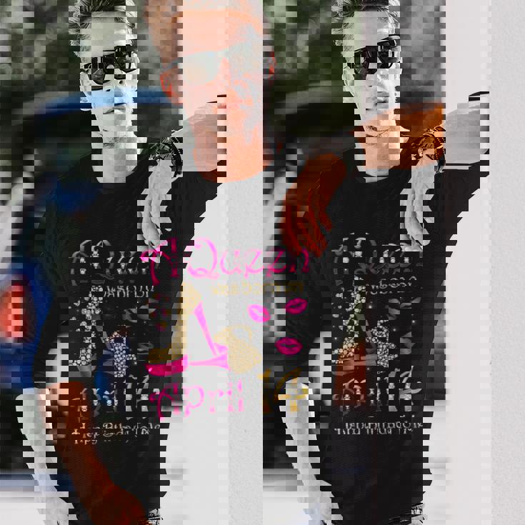 4月14日に女王が生まれた私にお誕生日おめでとう 長袖Tシャツ 彼への贈り物