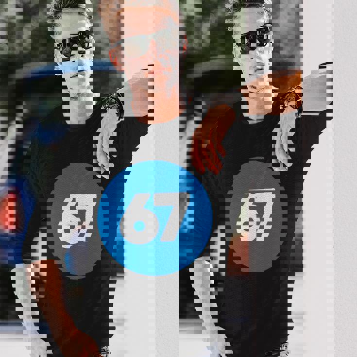 67 歳の誕生日番号 67 バルーン 67 歳の誕生日 長袖Tシャツ 彼への贈り物