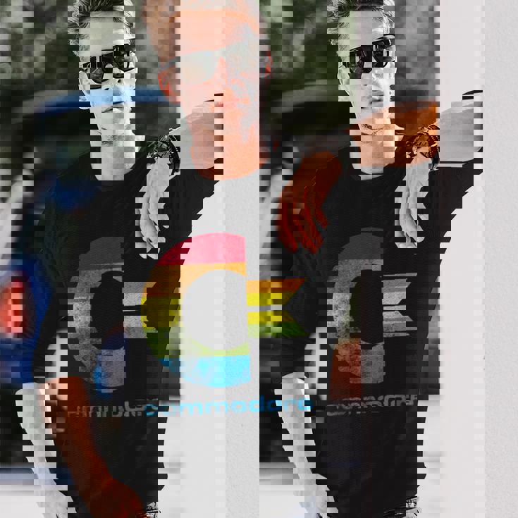 Commodore C64 大文字レインボーカラーストライプ効果 長袖Tシャツ 彼への贈り物