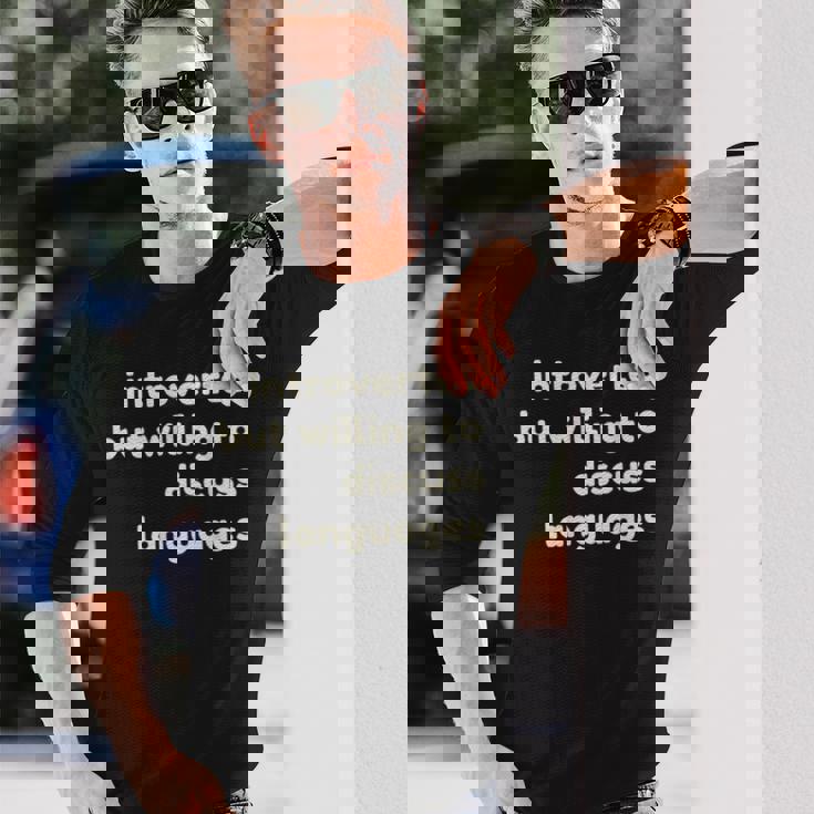 Introverted But Willing To Discuss Languages Introverts 長袖Tシャツ 彼への贈り物