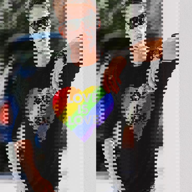Lgbt Love Is Lovetシャツレトロハートゲイレズビアンプライド月間 長袖Tシャツ 彼への贈り物