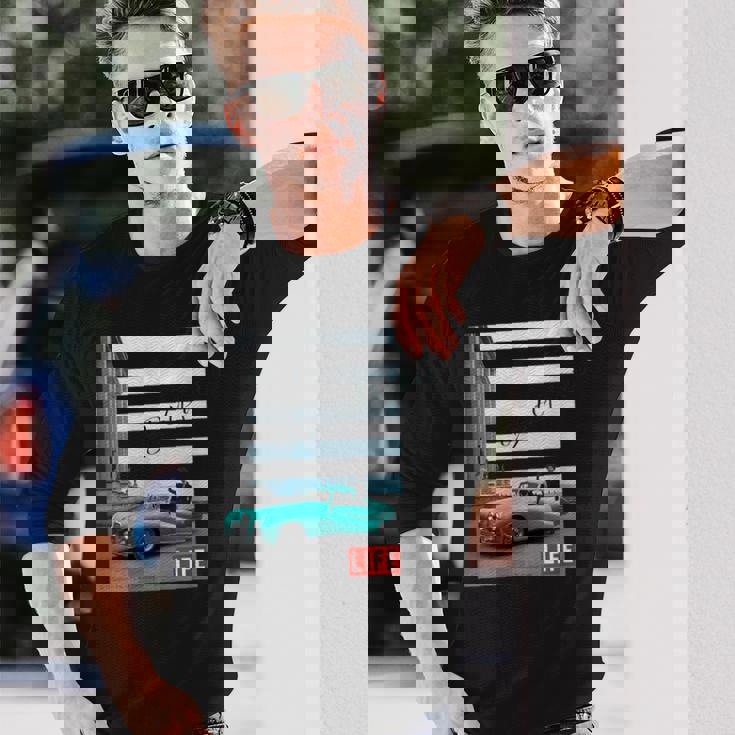 Life Picture Collection モデルと自動車 ／ エッフェル塔（1） 長袖Tシャツ 彼への贈り物