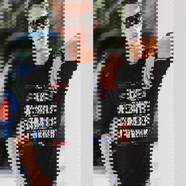 I Love My Country Ashamed Of My Government Usa 愛国的 長袖Tシャツ 彼への贈り物