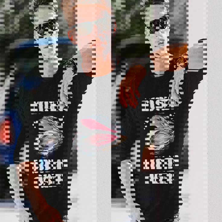 Moister Than An Oyster Meme I'm Moister Than An Oyster 長袖Tシャツ 彼への贈り物