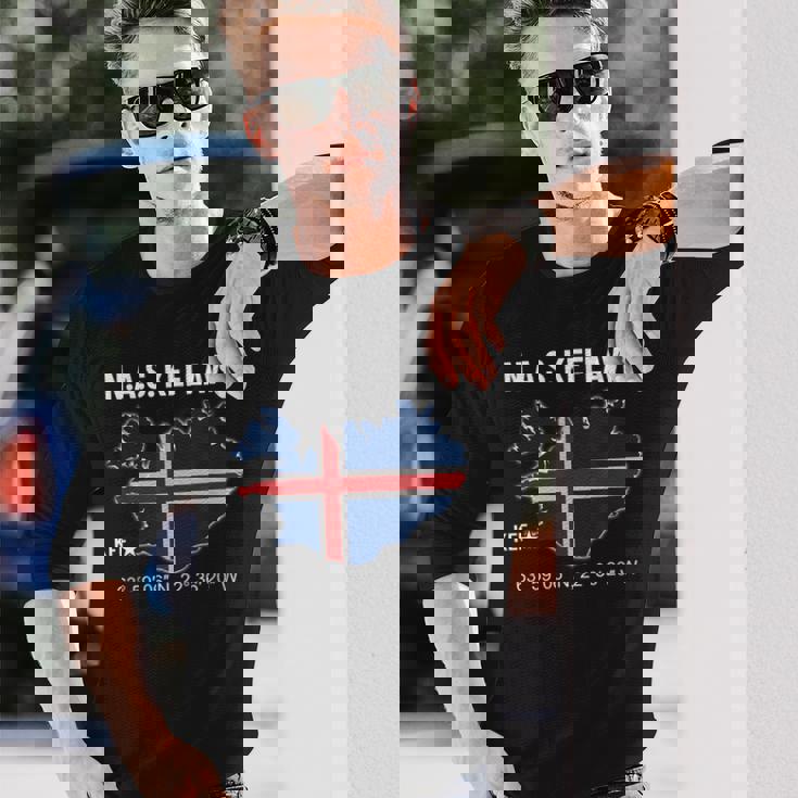 Nas Keflavik アイスランド 長袖Tシャツ 彼への贈り物