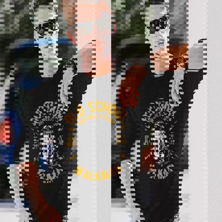 Oldchool Walkman Rocknroll And Music 長袖Tシャツ 彼への贈り物