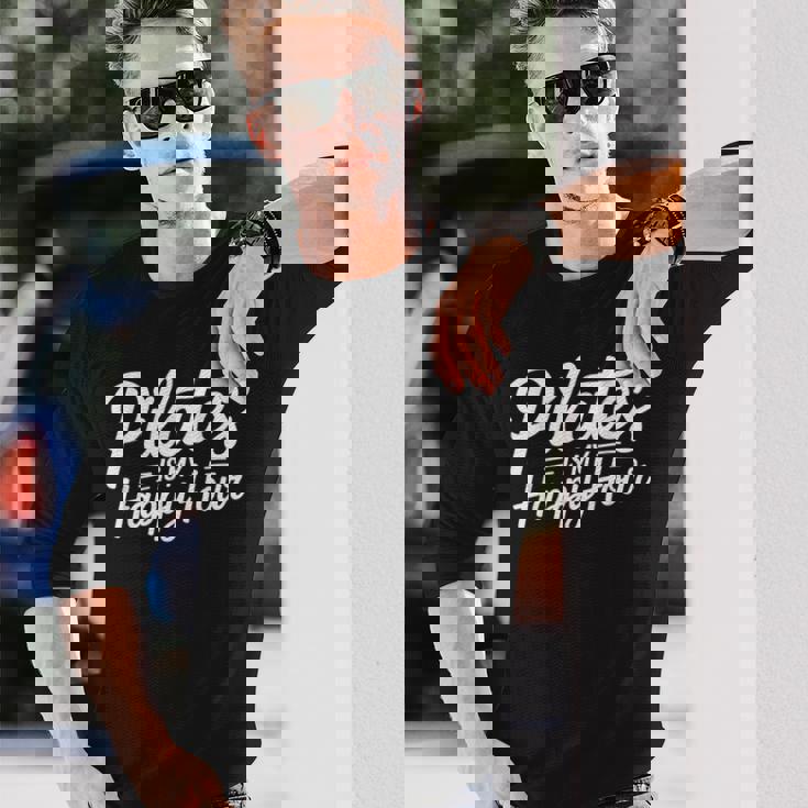 Pilates Is My Happy Hour For Instructors 長袖Tシャツ 彼への贈り物