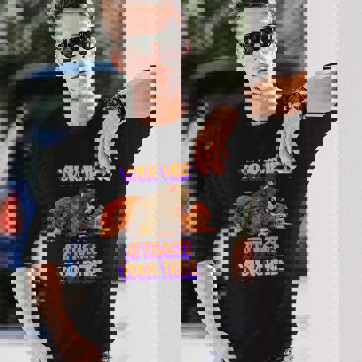 Punch The Monkey Youribeが部族を引き付ける モチベーション 長袖Tシャツ 彼への贈り物