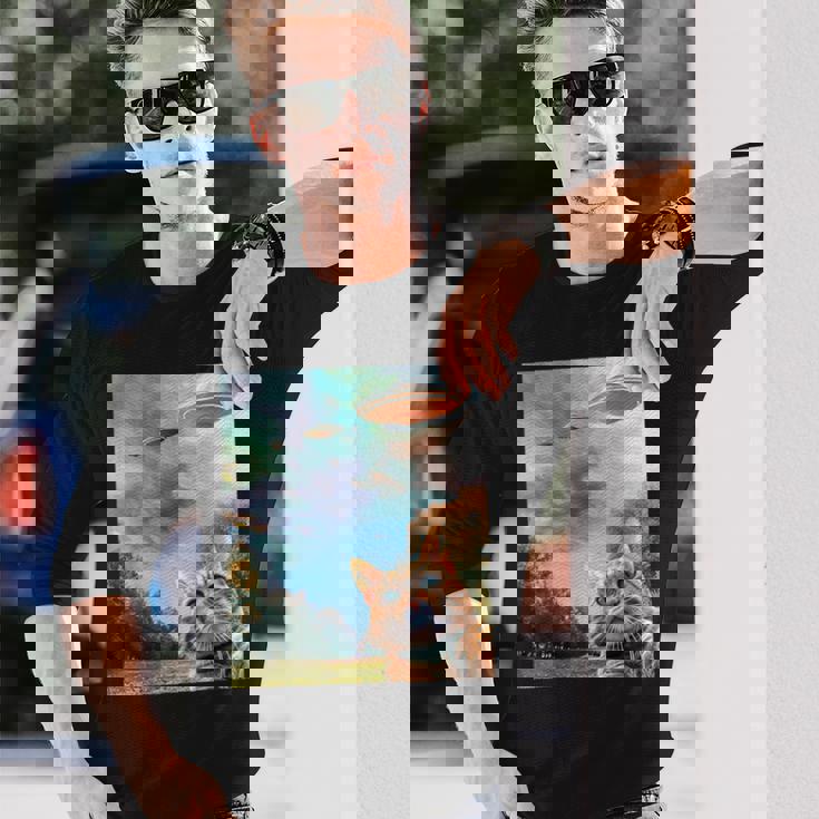 Ufo付き猫セルフィー 長袖Tシャツ 彼への贈り物