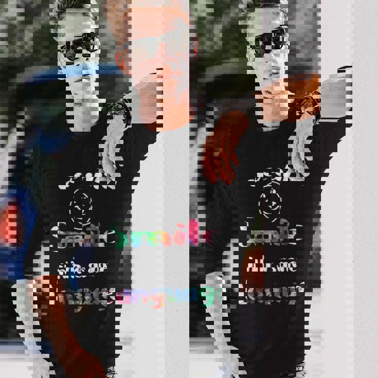 We Allmile In Theame Language かわいい 平等 スマイル 長袖Tシャツ 彼への贈り物