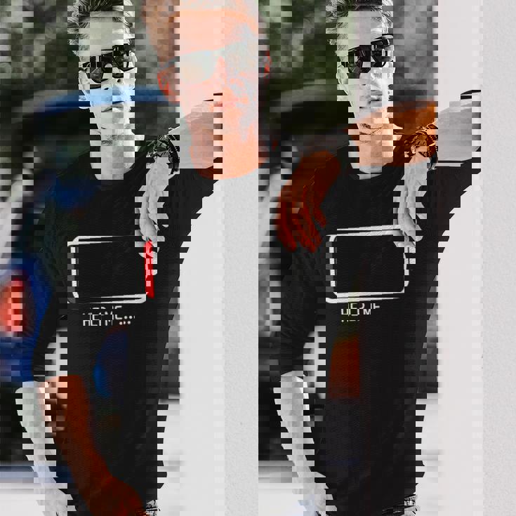 「 Help Me バッテリー 電池切れ」おもしろ 筆文字！服 面白い文字入り 長袖Tシャツ 彼への贈り物