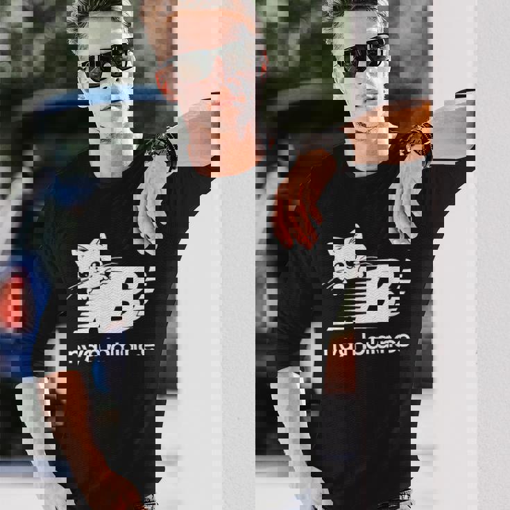 「Nyan Balance」ニャンバランス グラフィック かわいい ねこ 長袖Tシャツ 彼への贈り物