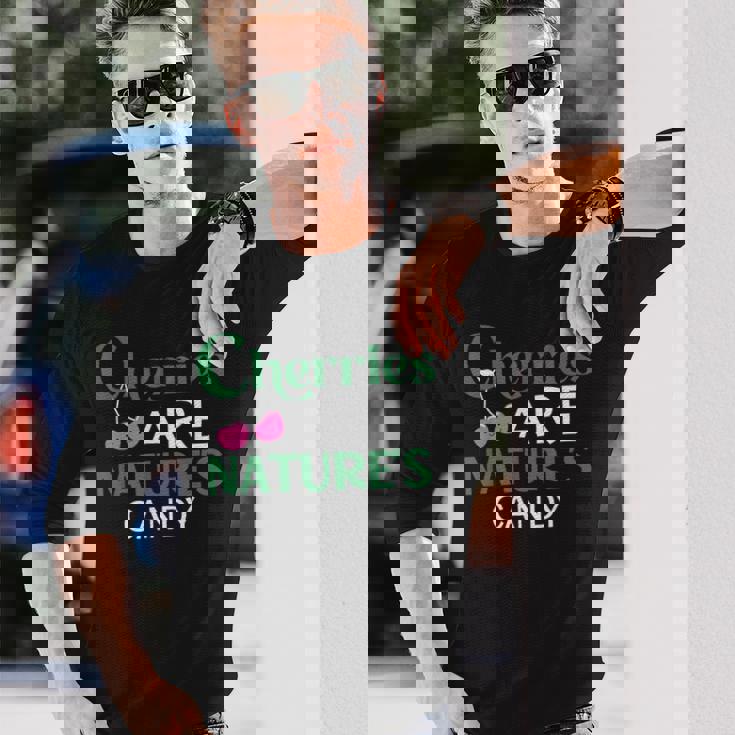 さくらんぼは自然のキャンディー、食べて健康によい名言 長袖Tシャツ 彼への贈り物