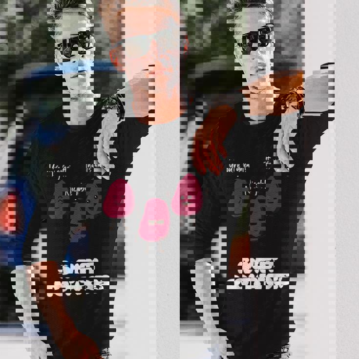 さつまいもを称賛する面白いさつまいもギャング 長袖Tシャツ 彼への贈り物