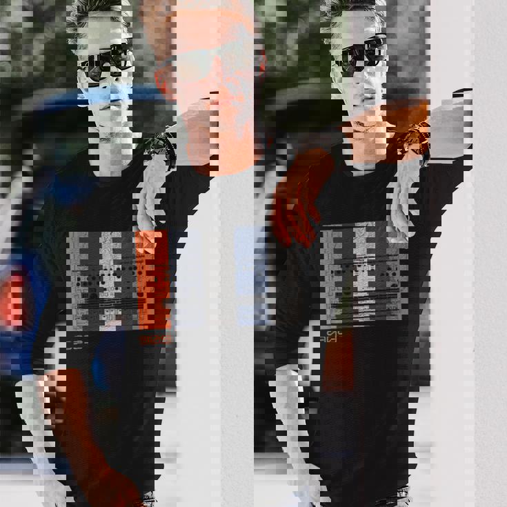 アナログ ドラム マシン レトロ シンセ ヴィンテージ 909 長袖Tシャツ 彼への贈り物