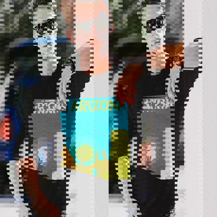 アリゾナ州の地図、モダンな抽象的なアリゾナ砂漠、サボテン 長袖Tシャツ 彼への贈り物