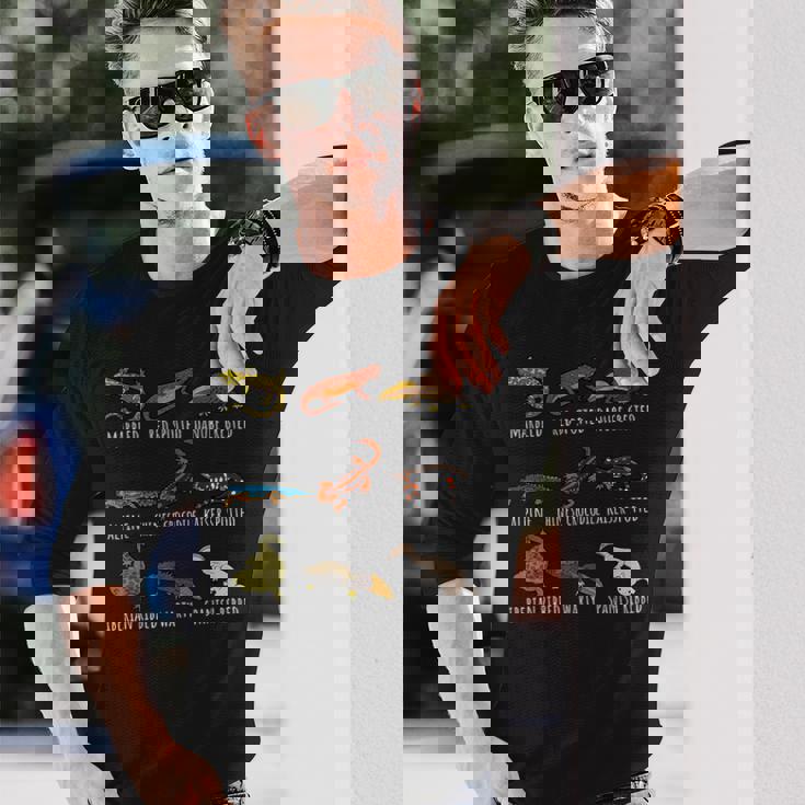 イモリ愛好家のためのかわいい種類のイモリサンショウウオ種チャート 長袖Tシャツ 彼への贈り物