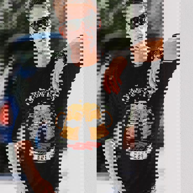 オクトーバーフェスト ビールとグリル ソーセージ 長袖Tシャツ 彼への贈り物