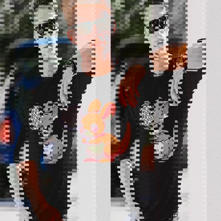 カンガルー かわいい ラケット スポーツ テニス プレイ 動物 キャラクター キュート 長袖Tシャツ 彼への贈り物