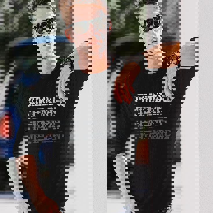 クールおじいちゃん The Man The Myths The Legend The Legend おじいちゃん 長袖Tシャツ 彼への贈り物