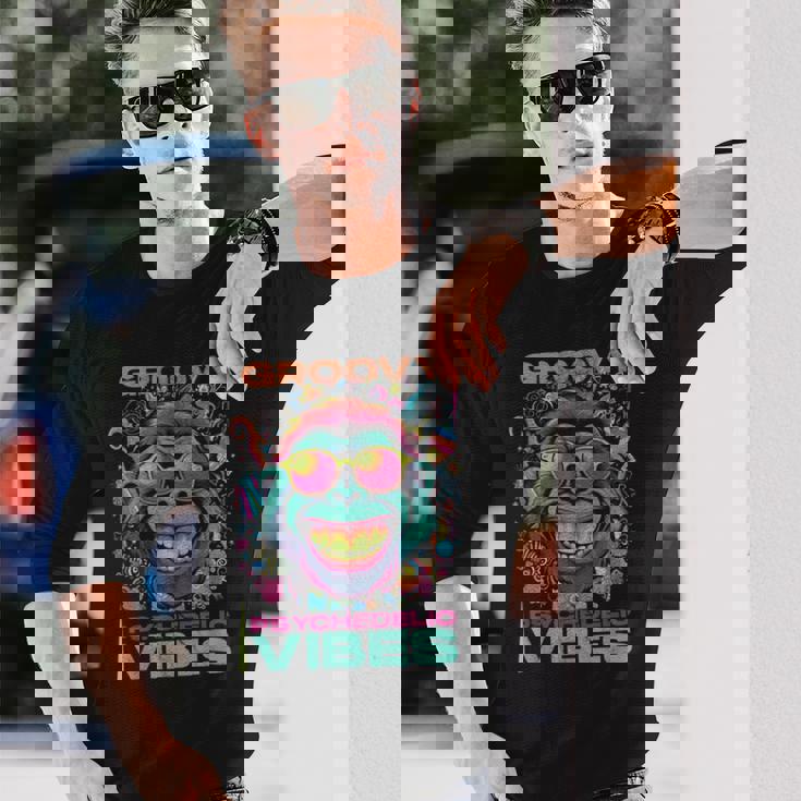 クールなエイプ。グルーヴィーなサイケデリックな雰囲気。 長袖Tシャツ 彼への贈り物