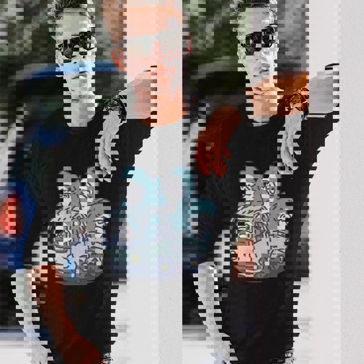 サメがたくさんトラックに 長袖tシャツ 長袖Tシャツ 彼への贈り物