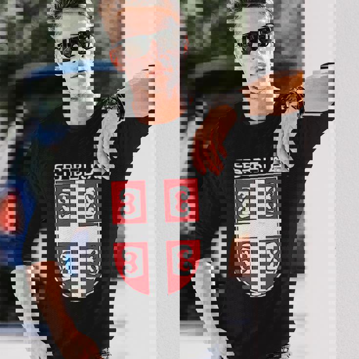 セルビアクロスシールドセルビアアーム。 長袖Tシャツ 彼への贈り物