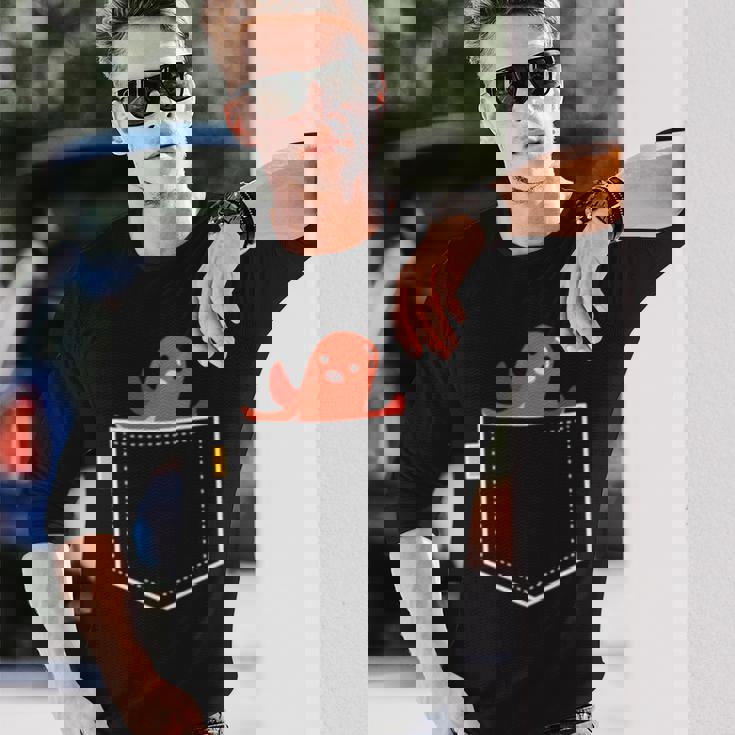 タコ ウインナー タコ 勝者 食べ物 イラスト ポケット デザイン かわいい 面白い 長袖tシャツ 長袖Tシャツ 彼への贈り物