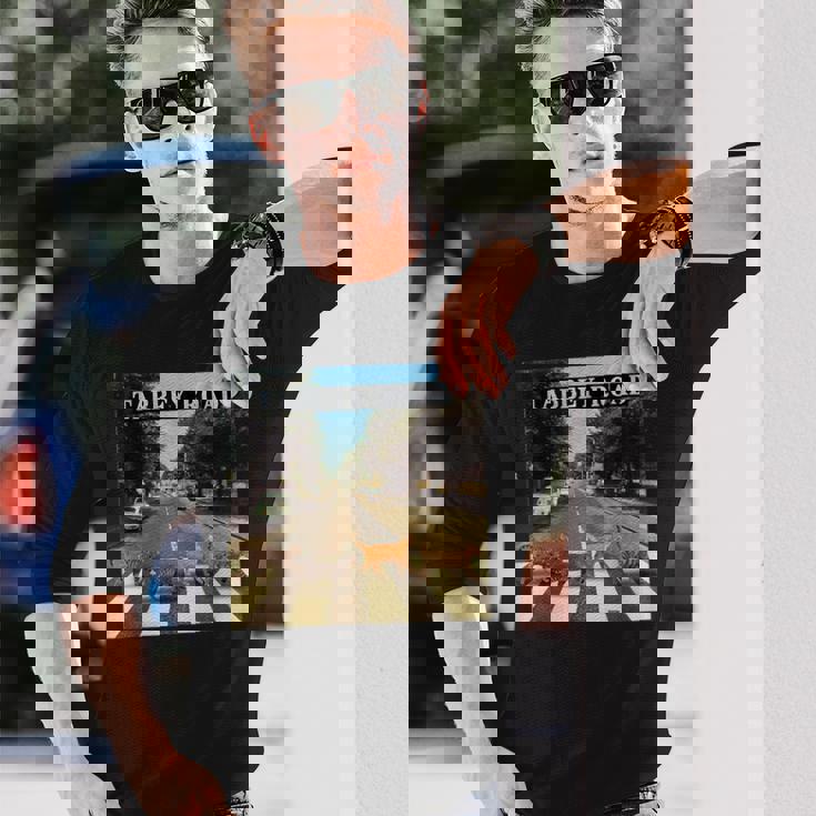 タビーロードクールタビーキャッツクロッシング 長袖Tシャツ 彼への贈り物