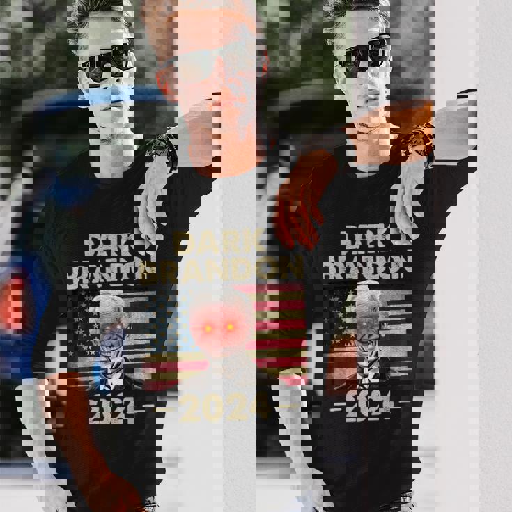 ダークブランドン・バイデン 2024 レトロフラッグ Usa ファニー ジョー・バイデン 長袖Tシャツ 彼への贈り物