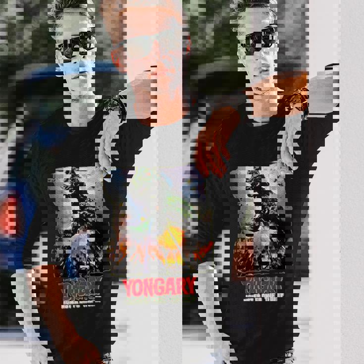 ディープホラーsfからのヨンガリーモンスター 長袖Tシャツ 彼への贈り物