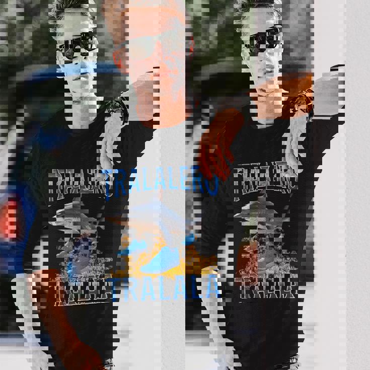 トララレロトララーラシャークミーム 長袖Tシャツ 彼への贈り物