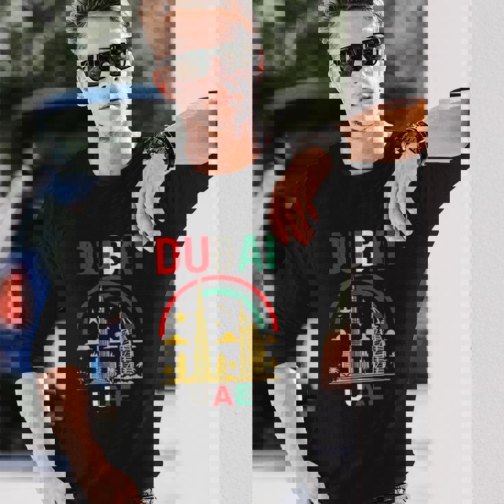 ドバイuaeスカイラインデザイン – ブルジュハリファとヤシの木 長袖Tシャツ 彼への贈り物